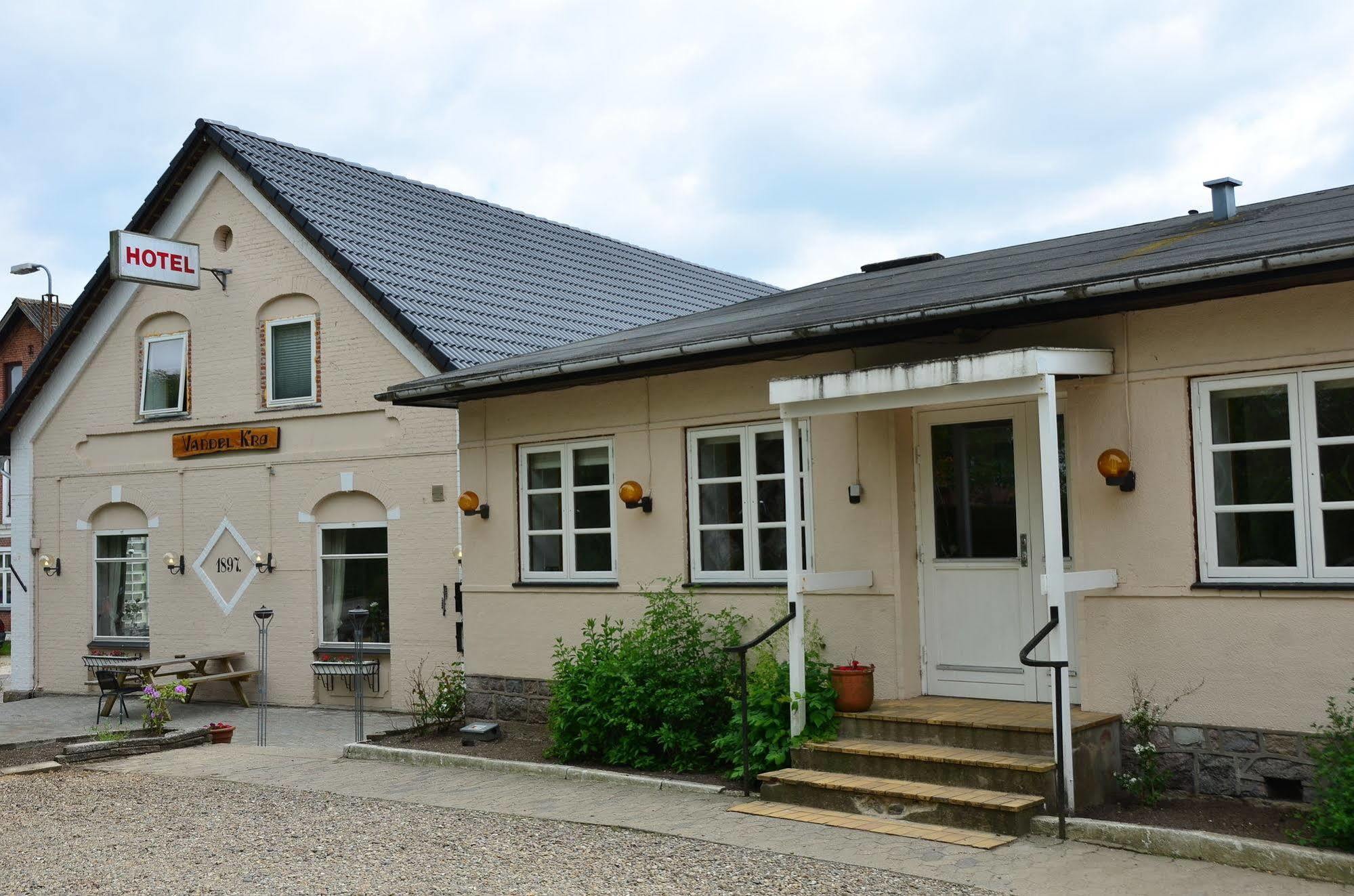 Vandel Hotel - Bed & Breakfast Inn 2*